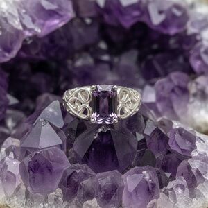 Sterling silver amethyst ring 5.5 Weight: 7.42 G